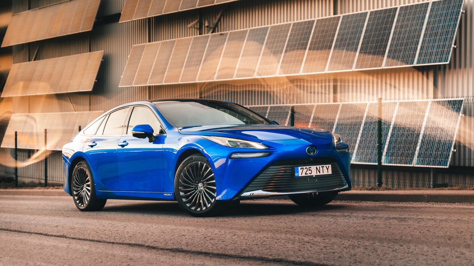 Vesinikautode ajastu jõuab koos Toyota Miraiga Eestisse Toyota Mirai Eesti