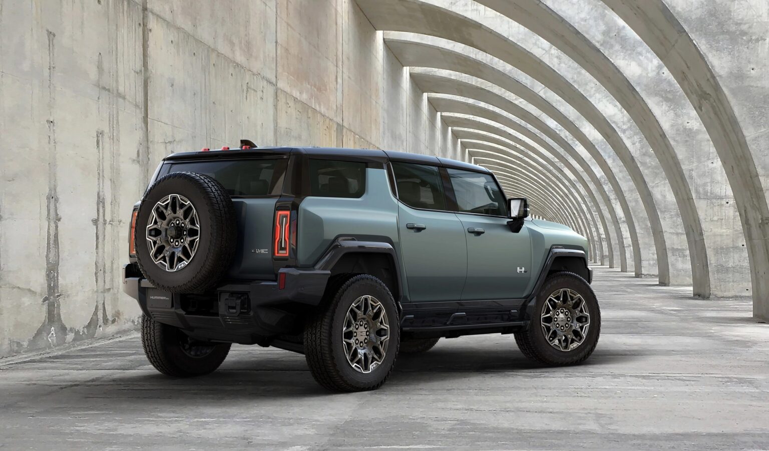 Hummer EV SUV – 830-hobujõuline elektriline supermaastur Hummer EV SUV