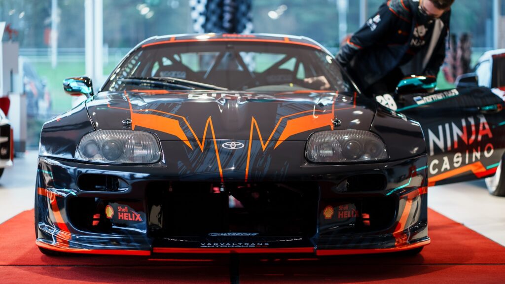 Eesti driftimeister esitles vinget uue hooaja võistlusautot A80 Supra driftikas