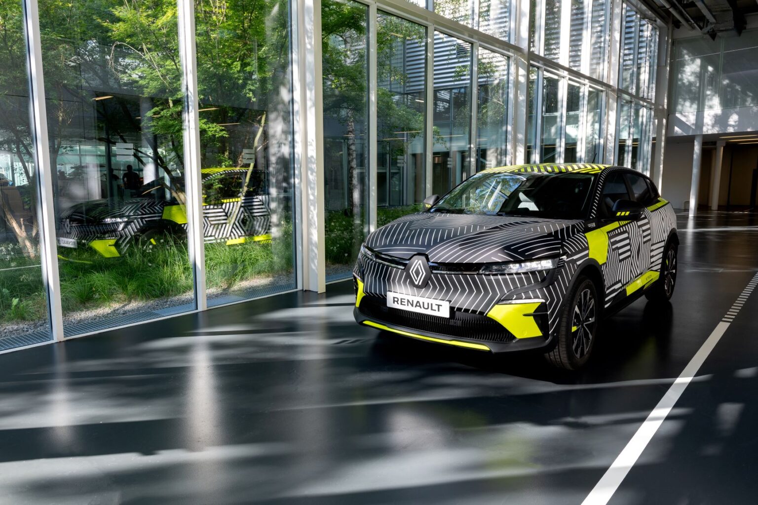 Valmimas on Mégane eVision ideeautost inspireeritud elektriauto Renault Megane E-TECH