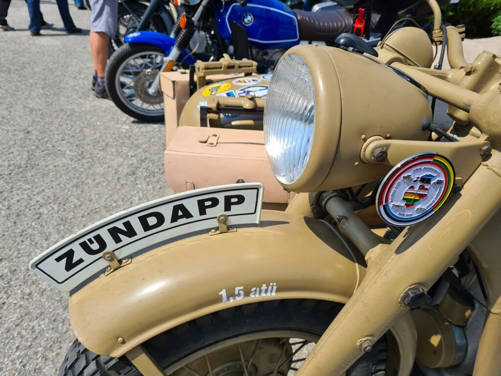 Unic-Moto vanamootorrataste kokkutulek