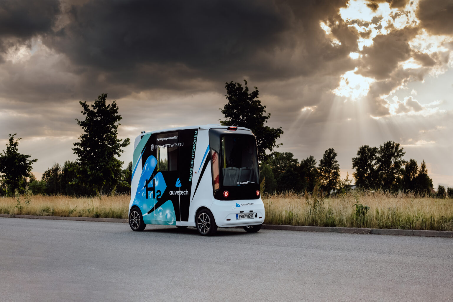 Oluline samm Eesti vesinikuriigiks saamisel: liiklusse lubati iseliikuv Liisu vesinikuriigiks