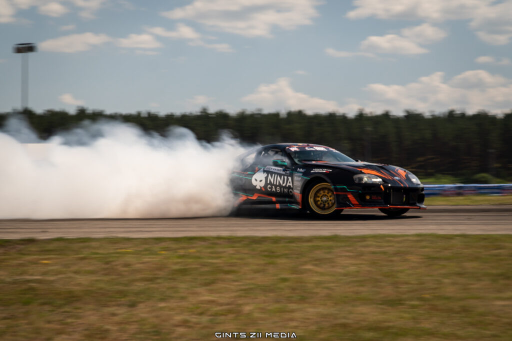 Eestlased driftivad nädalavahetusel Euroopa meistrivõistlustel Lätis Supra drift