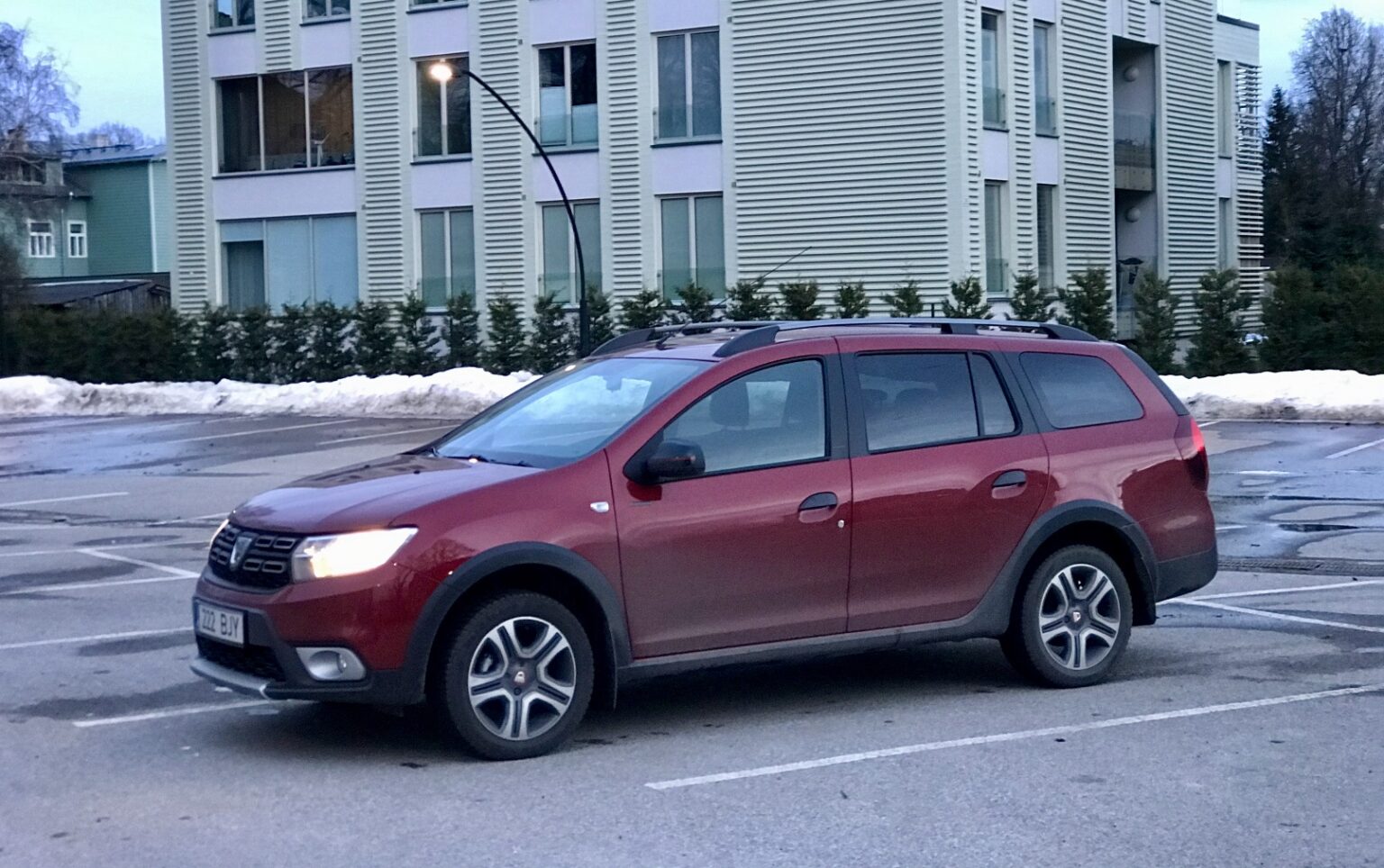 Jää hüvasti, punane diiselmootoriga Dacia Dacia Logan MCV