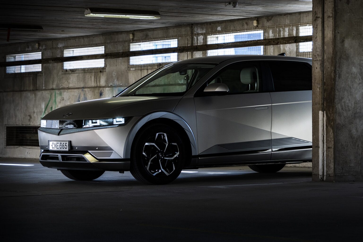 Pilk peale, käsi külge: Hyundai Ioniq 5 toob julge disaini ja ohtralt omapäraseid lahendusi Hyundai Ioniq 5