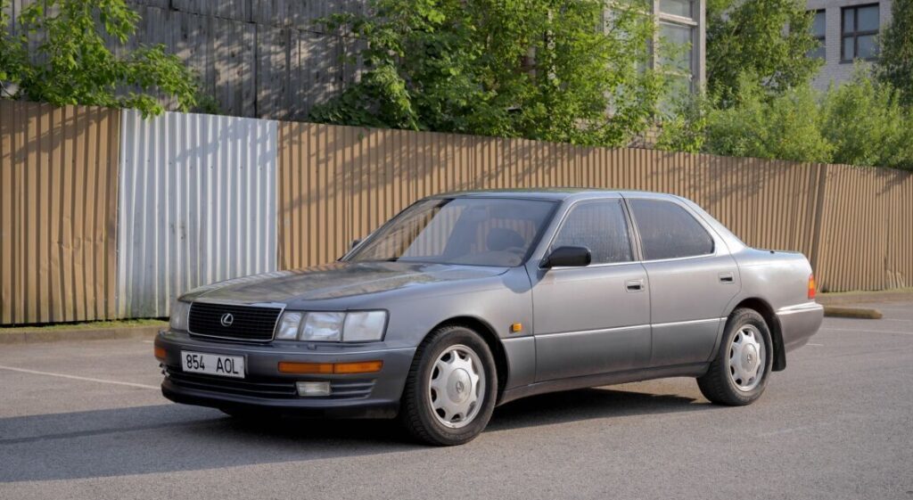 Nädala paar – luksussedaan, mis seadis uue standardi Lexus LS 400