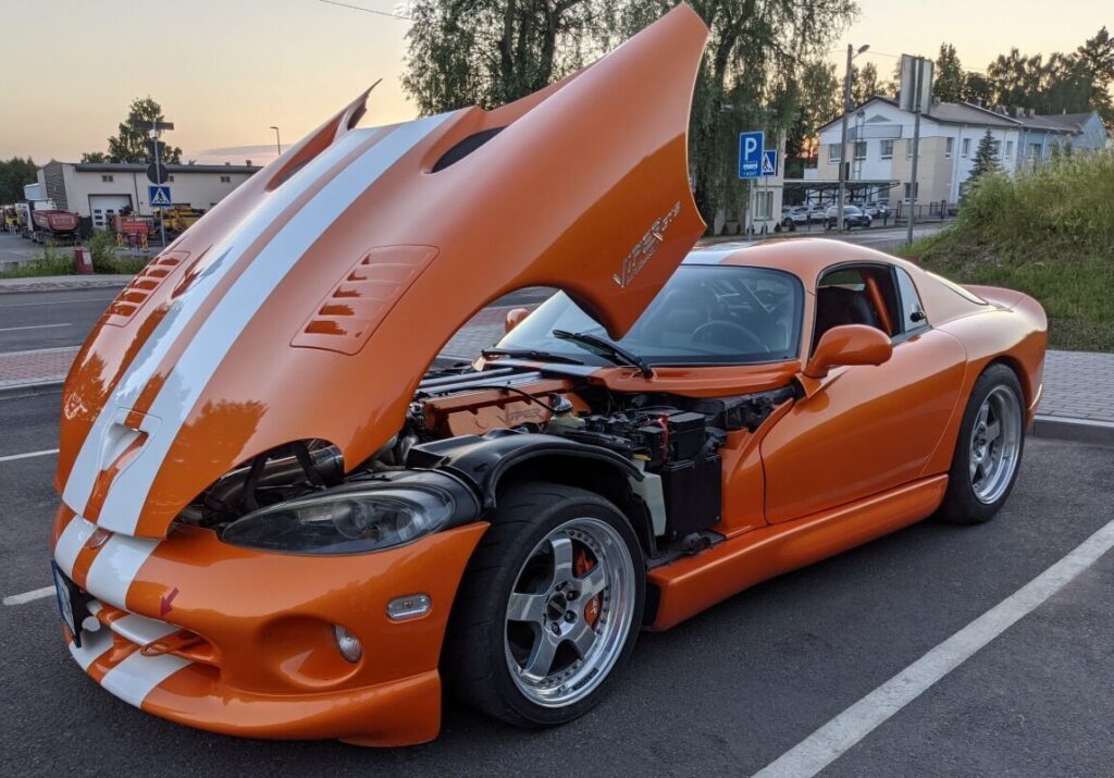 Nädala paar – jõud või kergus, 800 kW või 800 kg? Dodge Viper GTS 1998