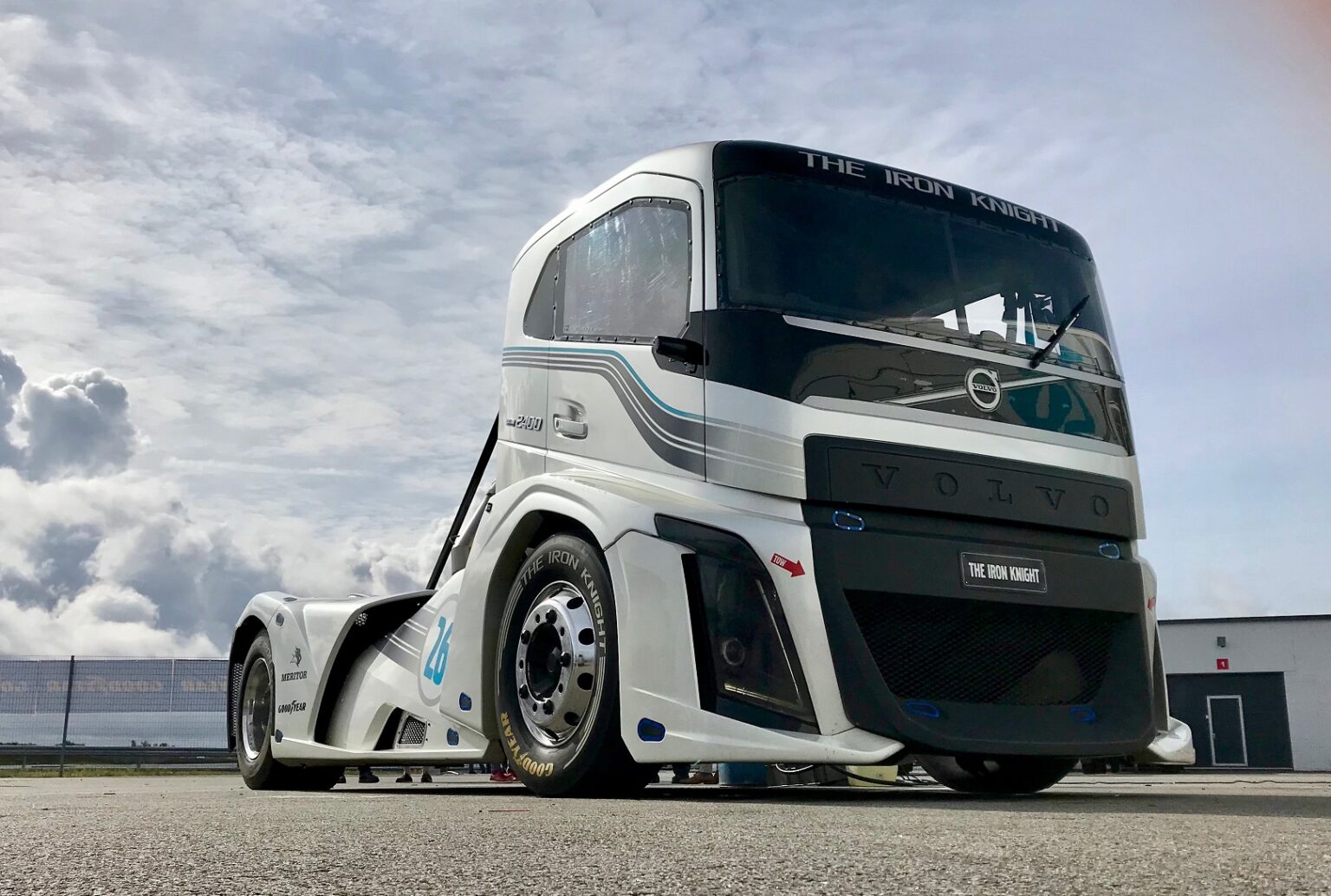 Audrus Porsche ringil demonstreeriti maailma kiireimat veokit Volvo Iron Knight