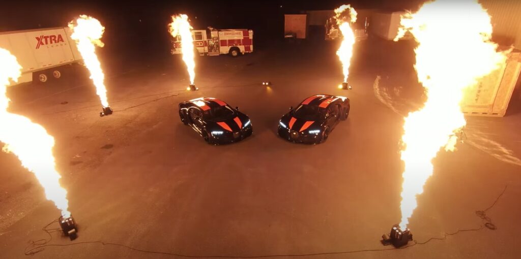 Esimesed Bugatti Chironi erimudelid jõudsid tulevärgi saatel USA-sse Bugattid ja tulevärk