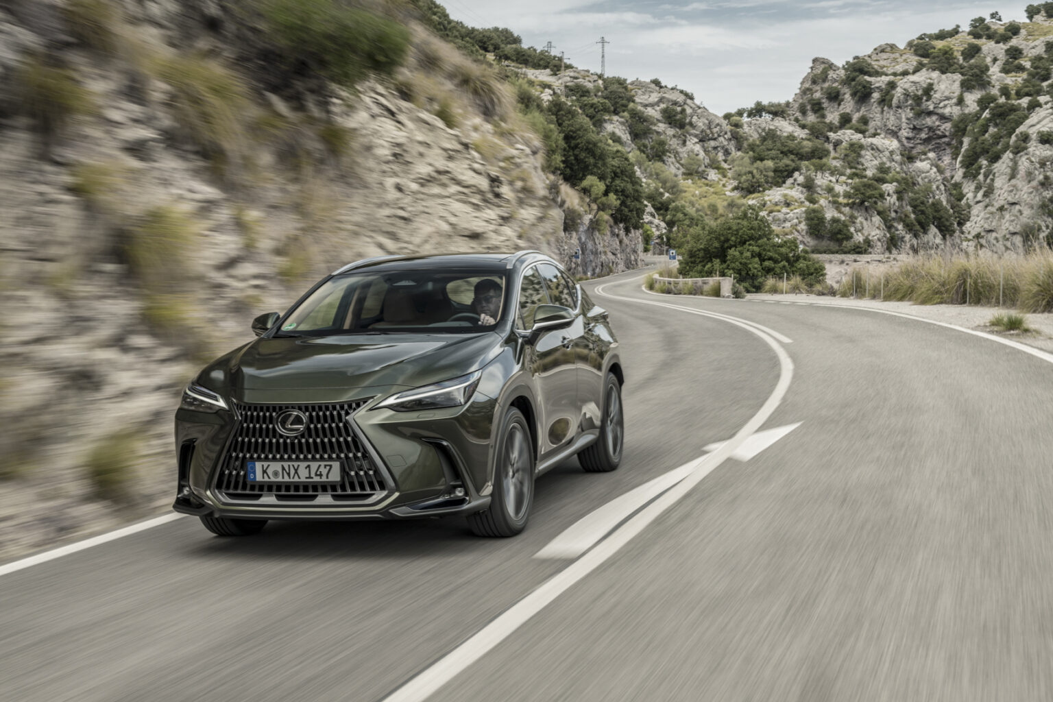 Pilk peale, käsi külge: Lexus ES ja NX Mallorcal Lexus NX 2022