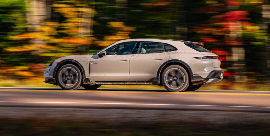 Maa alt mäe tippu – Porsche pani vöö vahele uue maailmarekordi Porsche Taycan Cross Turismo rekord