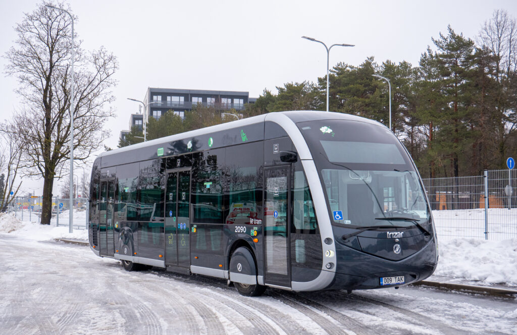 TLT alustab testsõite elektribussiga, mis näeb välja nagu tramm Scania Irizar ie Tram