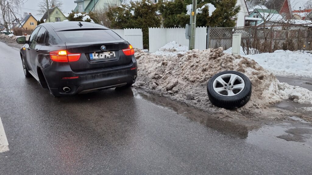 Ebapädev rehvivahetus võib maksta auto hinna Rehvivahetus õnnetus