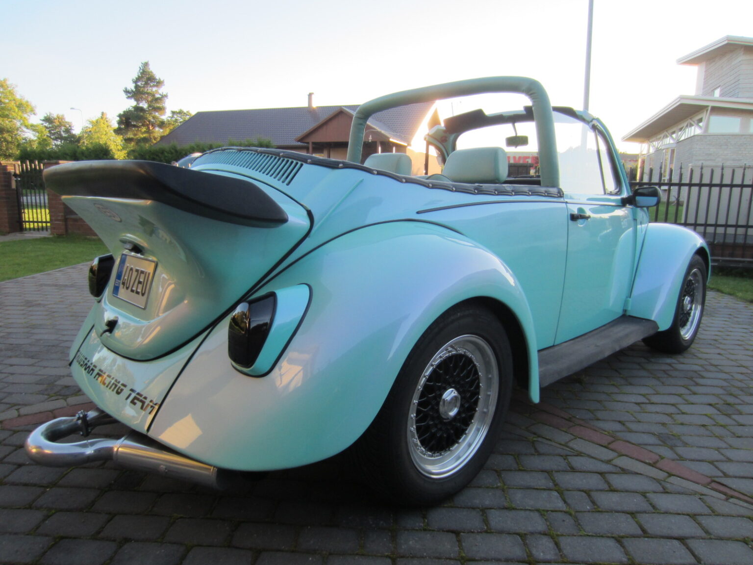 Nädala paar – silmapaistev tagamootoriga kabriolett suveks Volkswagen Põrnikas kabrio