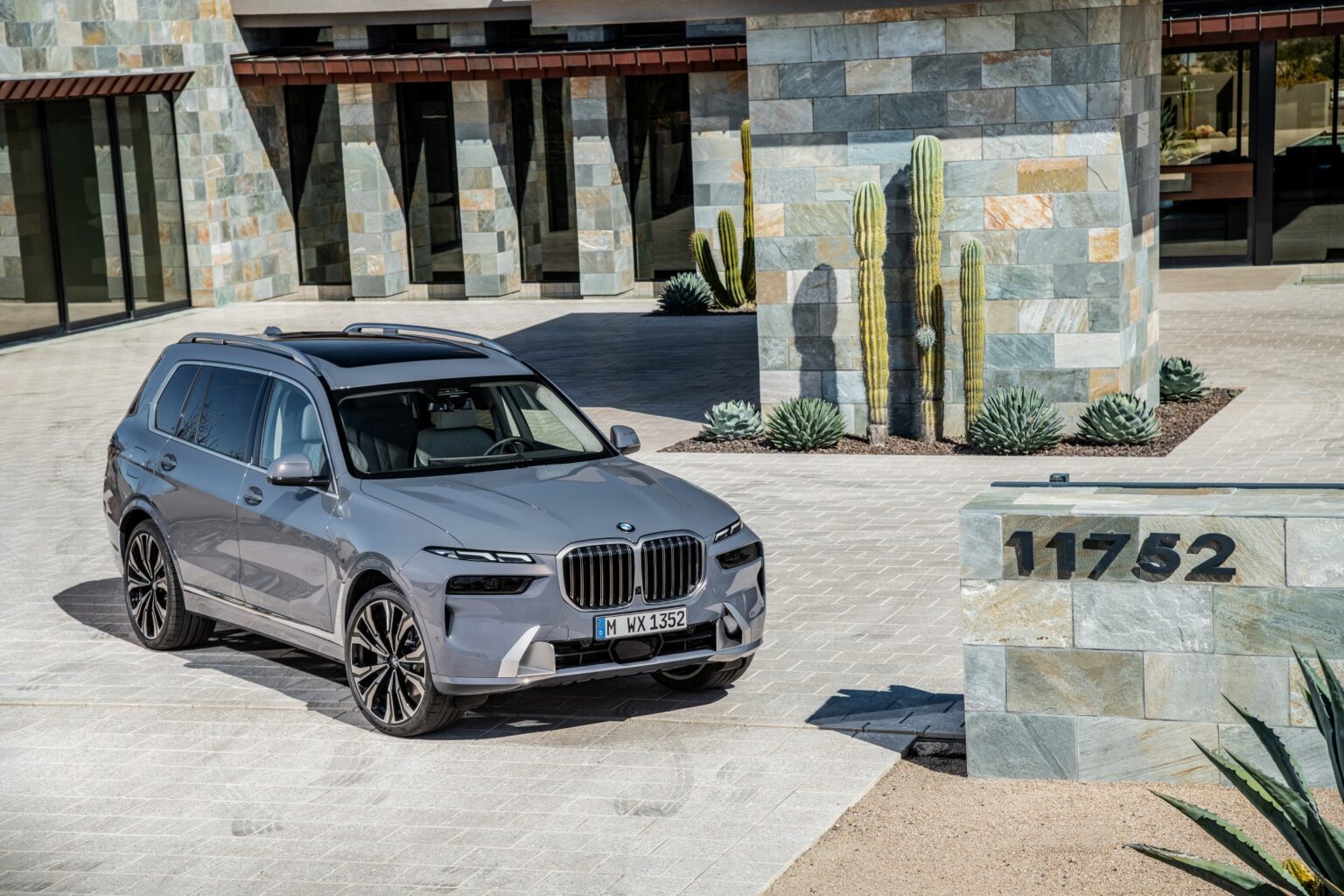 Uus BMW X7 pakub nii hübriidtehnoloogiat kui õhkvedrustust BMW X7 2022