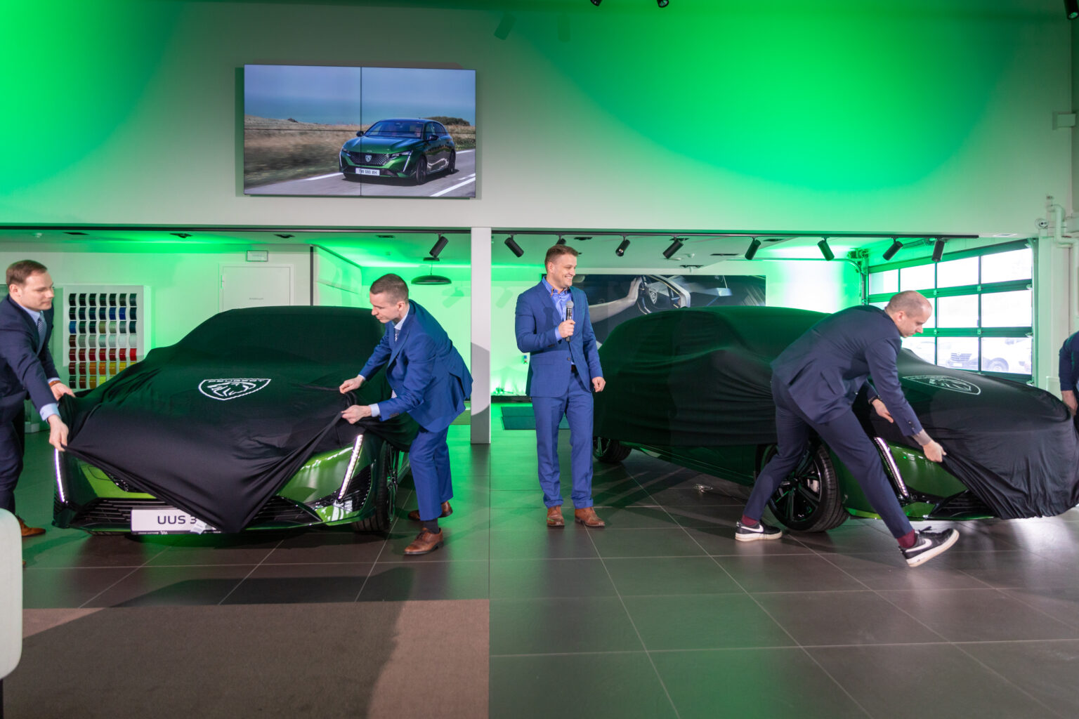 Eile tõmmati esinduses kate uuelt Peugeot 308-lt Peugeot 308 esitlus