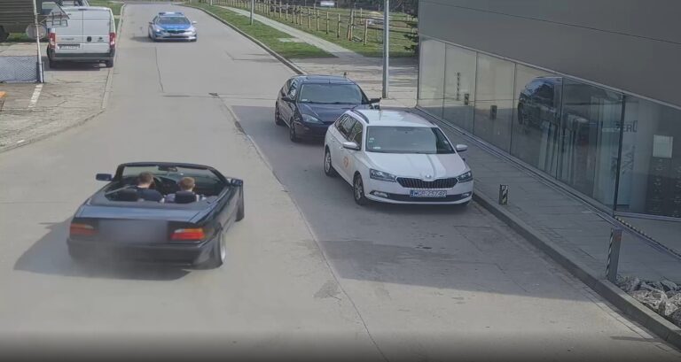 Kiire karma: BMW driftis otse politseinikele sülle BMW drift Poola