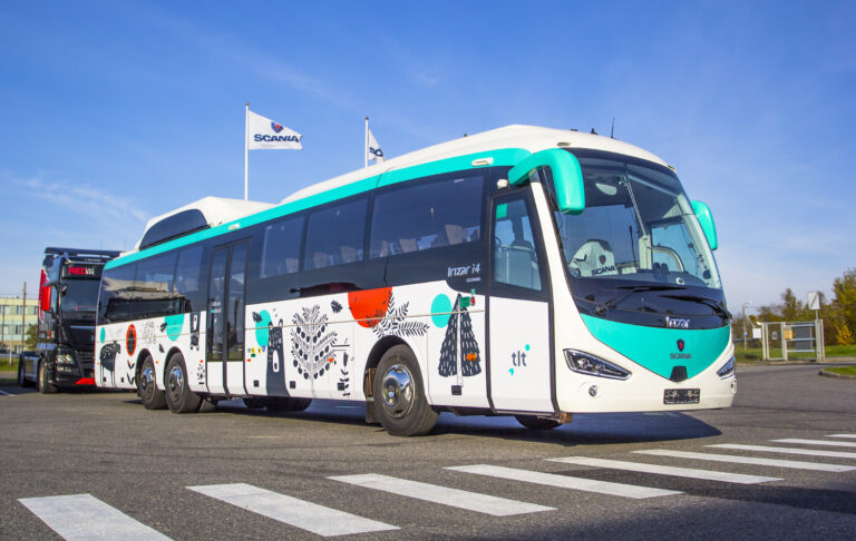 Pühapäeval toimub Tallinna Buss 100 koguperepäev Koolibuss