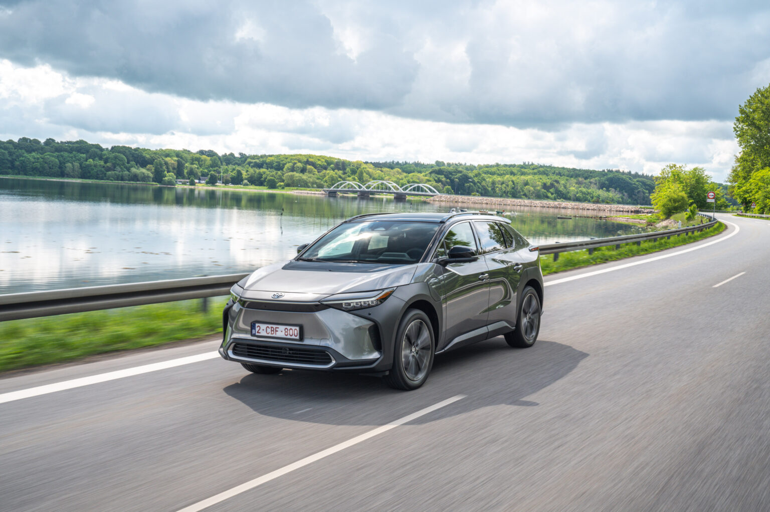 Pilk peale, käsi külge: Toyota bZ4X sobib ka maastikule Toyota bZ4X