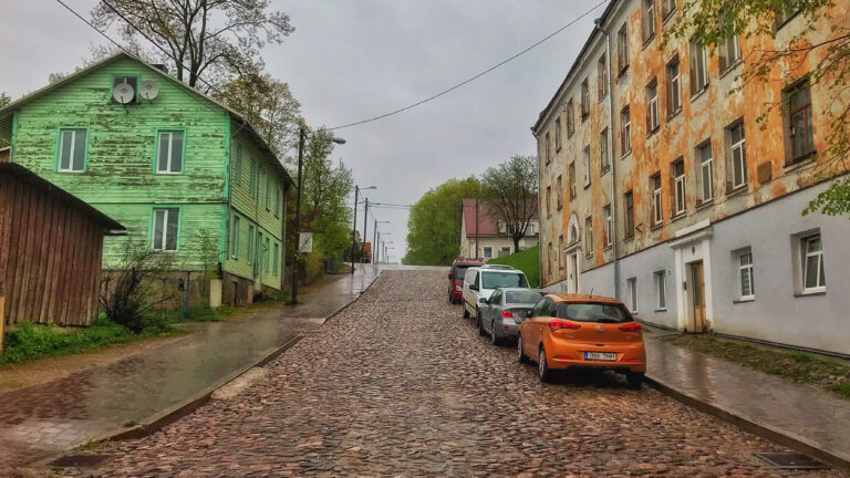 Kõigest pool tehet: Tartu kergitab parkimise, bussisõidu ja rattarendi hindu