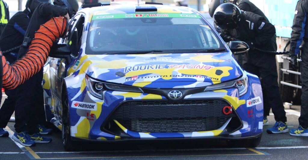 Toyota vesinikku põletav võidusõiduauto parandas 24h sõidu tulemust Toyota Corolla vesinik