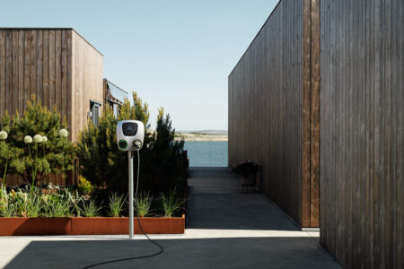 Charge Amps Aura: laeb e-autot üksnes päikeseenergiat kasutades charge amps aura