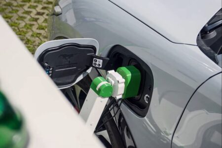 Video: Ford püüab uute laadijatega Teslat edestada Ford robotlaadija