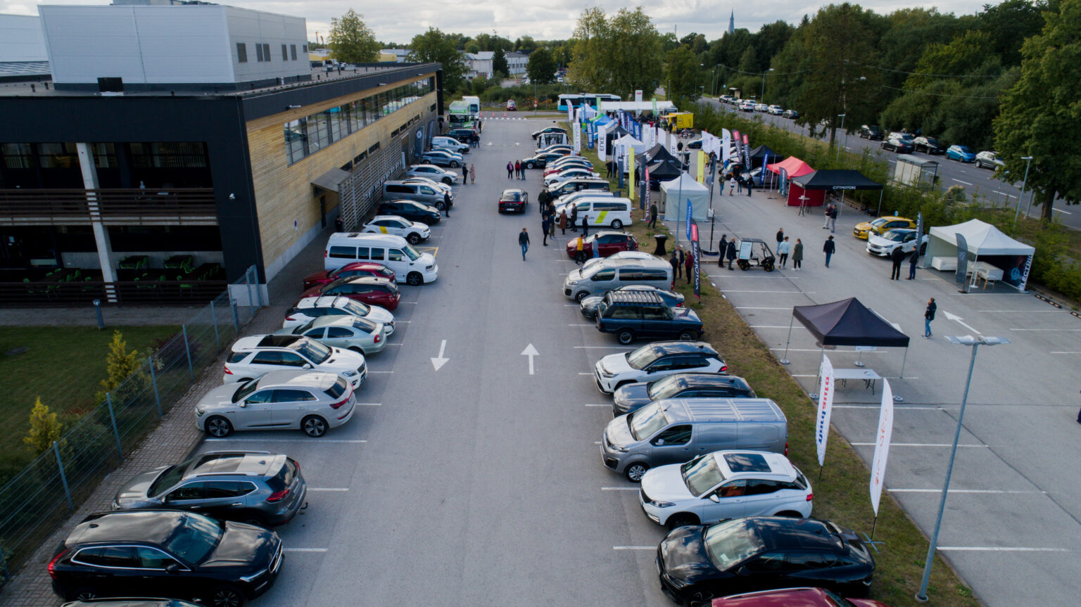 ABB elektrisõidukite teemapäev tõi kokku müüjad ja sadu autohuvilisi ABB elektrisõidukite teemapäev, Automotiiw