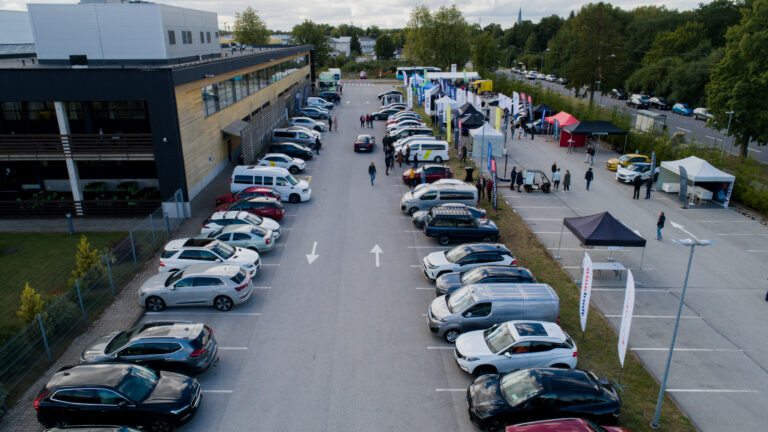 ABB elektrisõidukite teemapäev tõi kokku müüjad ja sadu autohuvilisi ABB elektrisõidukite teemapäev, Automotiiw