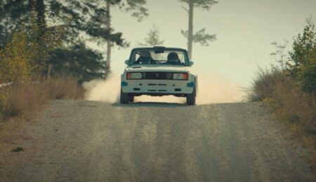 Vaata videot: valmimas on uus kodumaine rallifilm Kurvilise tee legendid