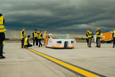 Solaride Akadeemia arendab ülikoolide toel noorte tulevikuoskusi Solaride päikeseauto kängurumaal