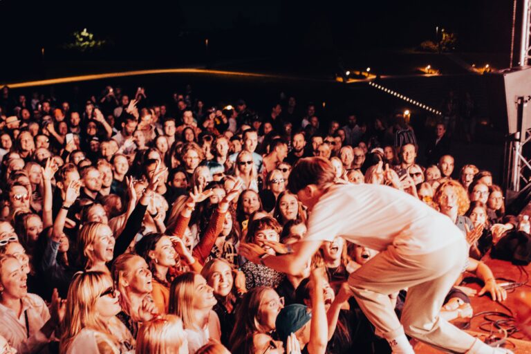 muusik ja luuletaja eik