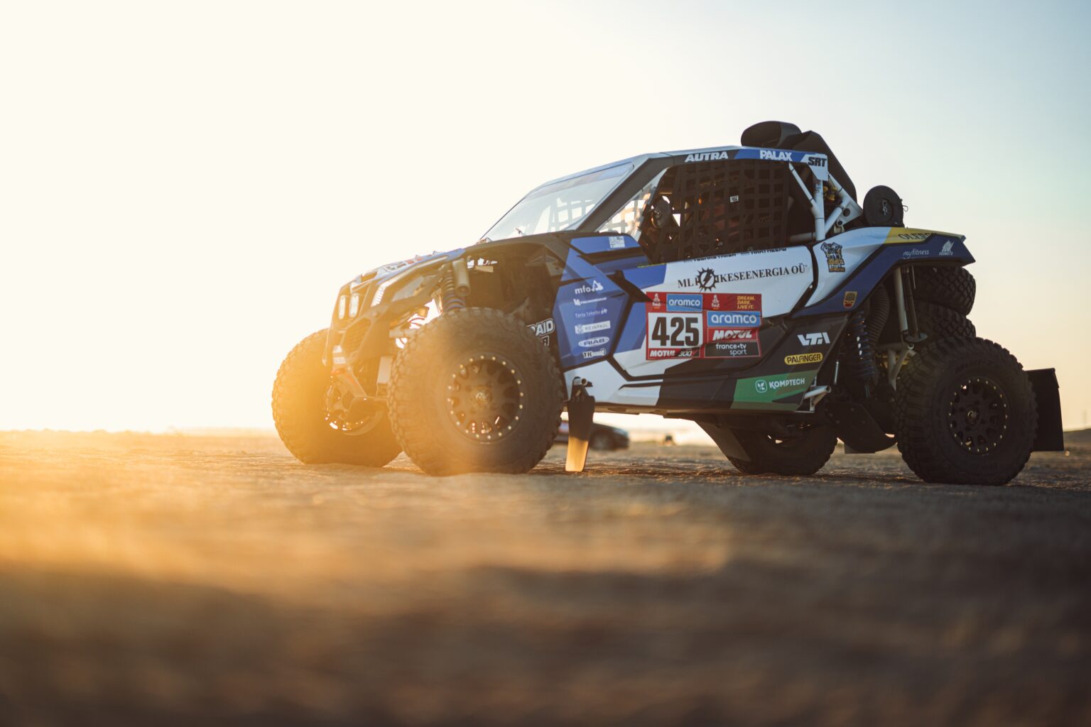 Eestlased on 2023 Dakari maratonralliks valmis Toomas Triisa ja Mart Meeru Can-Am Maverick X3