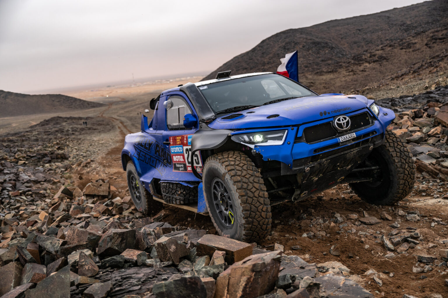 Dakar on poole peal, eestlastel oli hea päev Urvo Männama ja Risto Lepiku Toyota Hilux