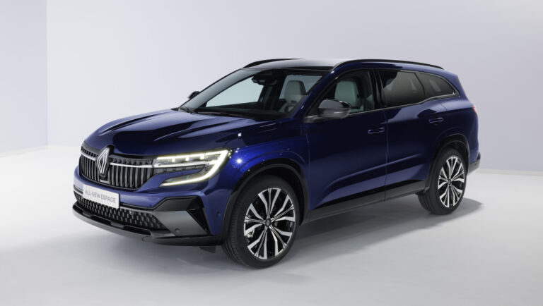 Renault esitles Pariisis kuuenda põlvkonna Espace’i Renault Espace 2023