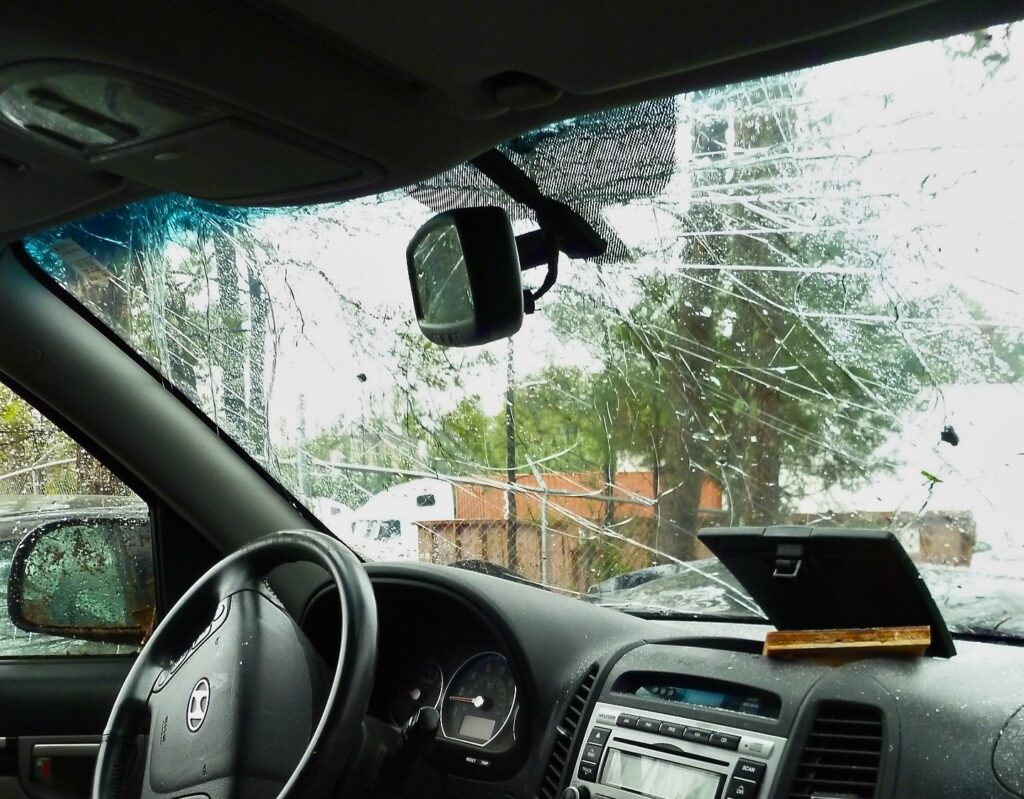 Uuring: teede kehvast olukorrast annavad tunnistust täksitud esiklaasid taksitud esiklaasid