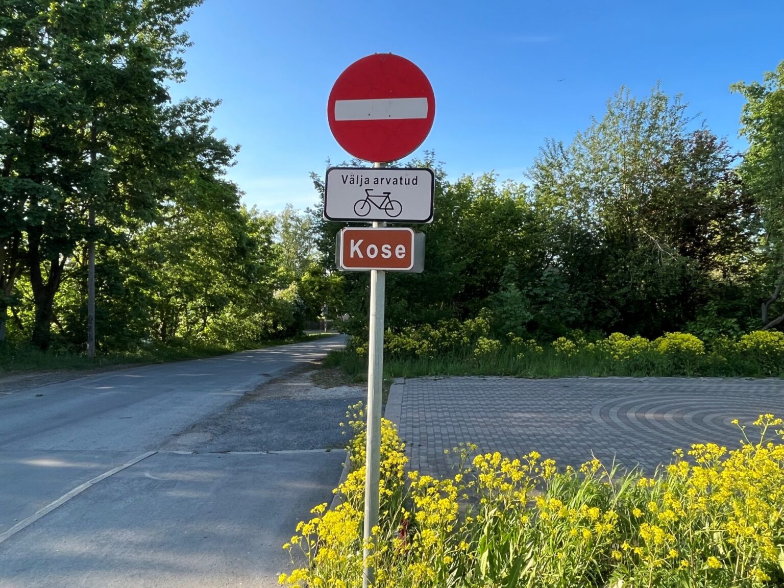 Tähelepanu märkidele, mis lubavad ratturitel vastassuunas sõita! vastassuunas