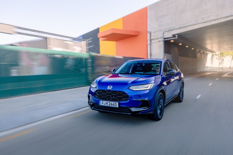Honda ZR-V: nimi autot ei riku Honda ZR-V e:HEV 2023