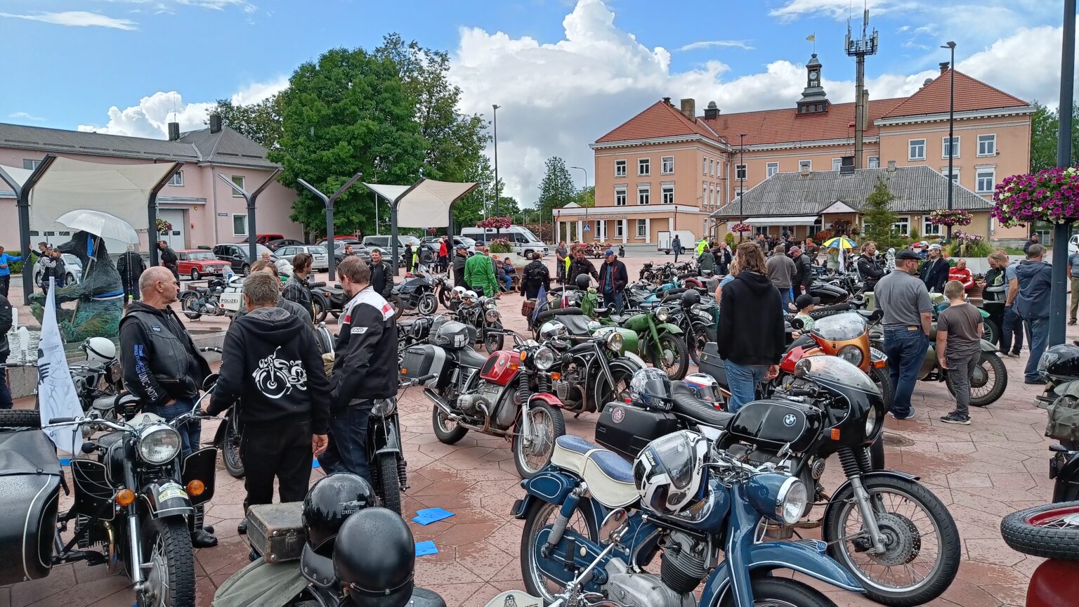 Galerii: võimas vanamootorrataste kokkutulek Valgamaal – 132 uunikumi! Otepää Moto 2023