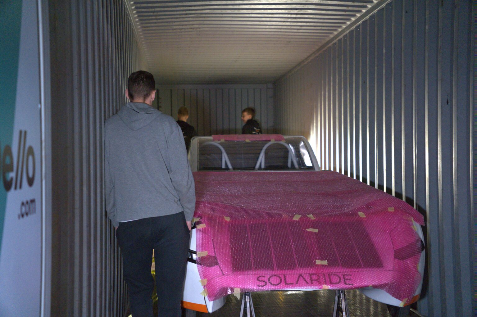 Solaride’i päikeseauto startis Austraalia suunas Solaride II konteineris