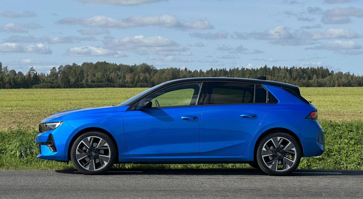 Opel Astra E ja Sportstourer trügivad C-segmendi tippu Opel Astra