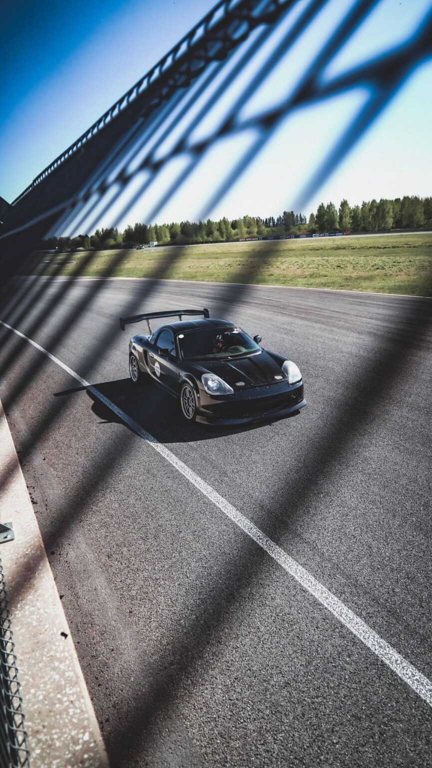 K20 MR2 Spyder – võidusõiduhooaja kokkuvõte Must MR2 Spyder, Dan Grišin