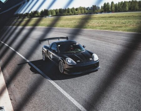 K20 MR2 Spyder – võidusõiduhooaja kokkuvõte Must MR2 Spyder, Dan Grišin