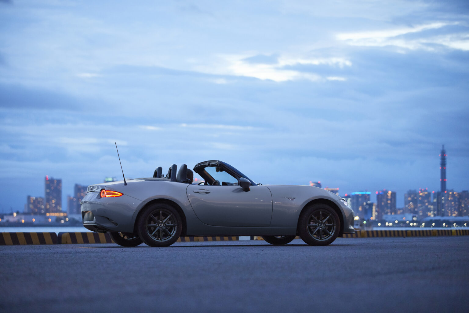 Mazda püstitas läbi aegade parima müügitulemuse Mazda MX-5 2024