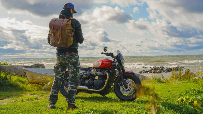 Kuldse joonega Triumph Bobber: Miks nii vähe räägitakse bobberitest?! triumph bobber