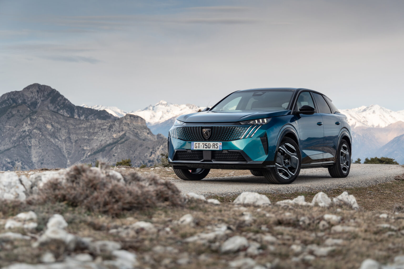 Peugeot E-3008 viib Stellantise suure sammuga elektriajastusse Peugeot E-3008