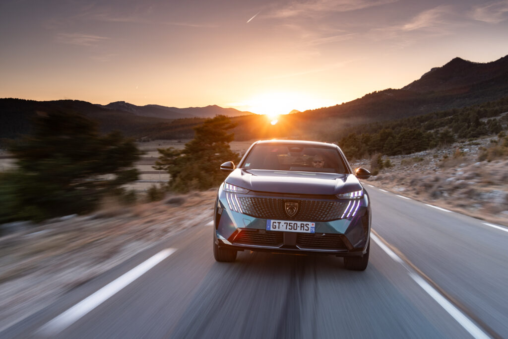 Peugeot E-3008