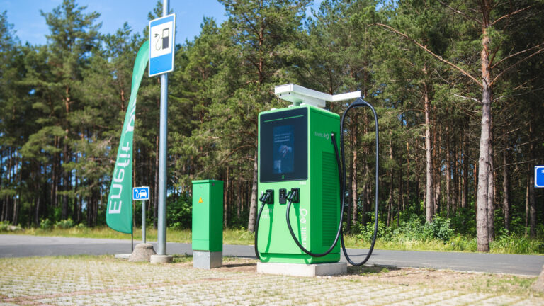 Enefit Volt pani Klaipedas püsti kaks 320kw kiirlaadijat Enefit Volt pani Klaipedas püsti kaks 320kw kiirlaadijat