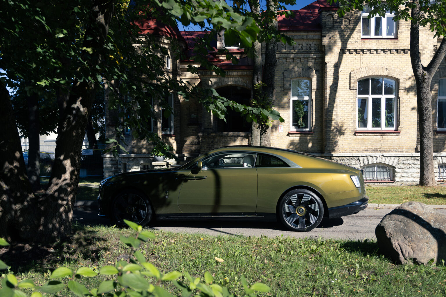 Rolls-Royce Spectre – vaikus, esteetika ja Briti salaretsept Rolls-Royce Spectre, Sergei Zjuganov