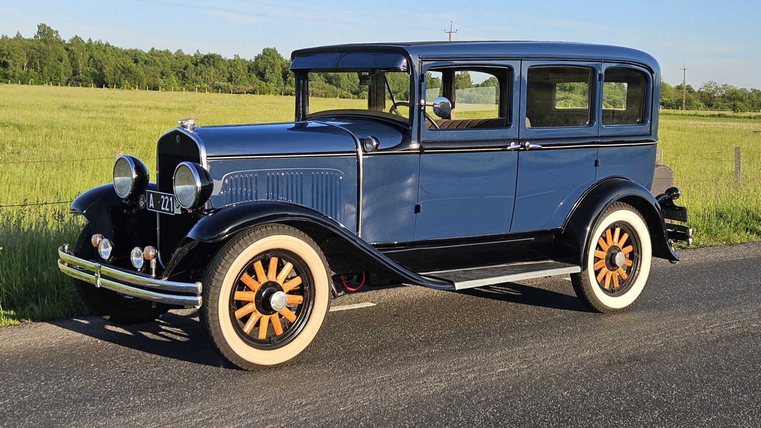 Vanatehnikafännid korraldavad teisipäeval Tallinna Lauluväljakul vinge (tasuta) näituse Crysler Six 1930